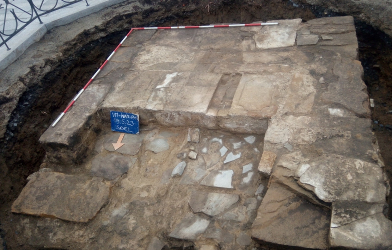 Co se ukrývalo pod valašskomeziříčským mariánským sloupem? Prozradí archeolog muzea.
